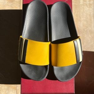 Bally Slides size 8D